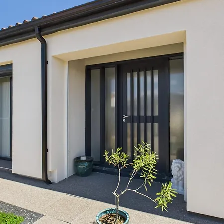 Beautiful Modern House In D'auvergne * Cournon-d'Auvergne