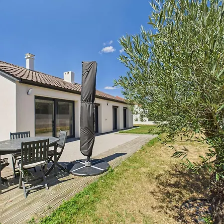 Holiday home Beautiful Modern House In D'auvergne *